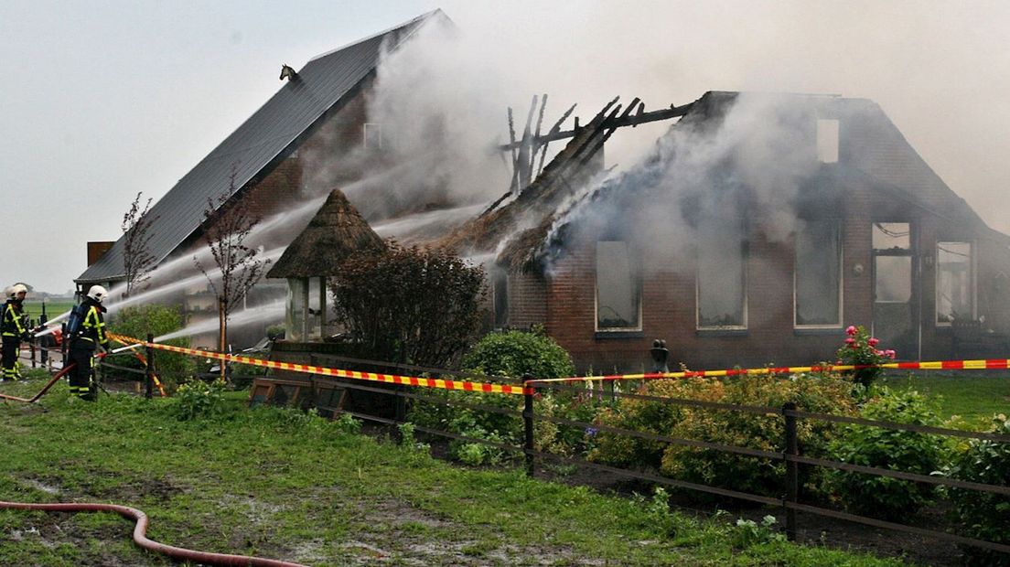 Woonboerderij Met Rieten Dak In Punthorst Uitgebrand RTV Oost