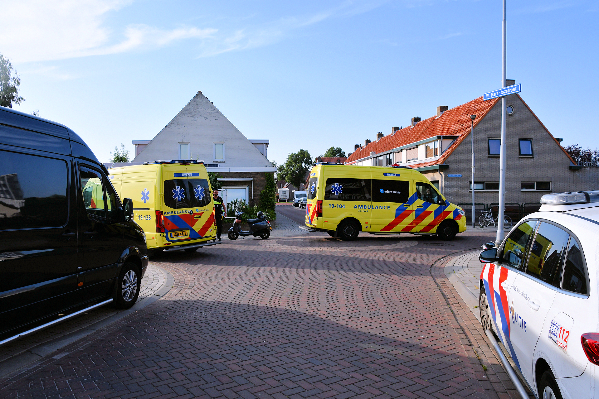 Drie personen gewond na botsing met scooter en fiets