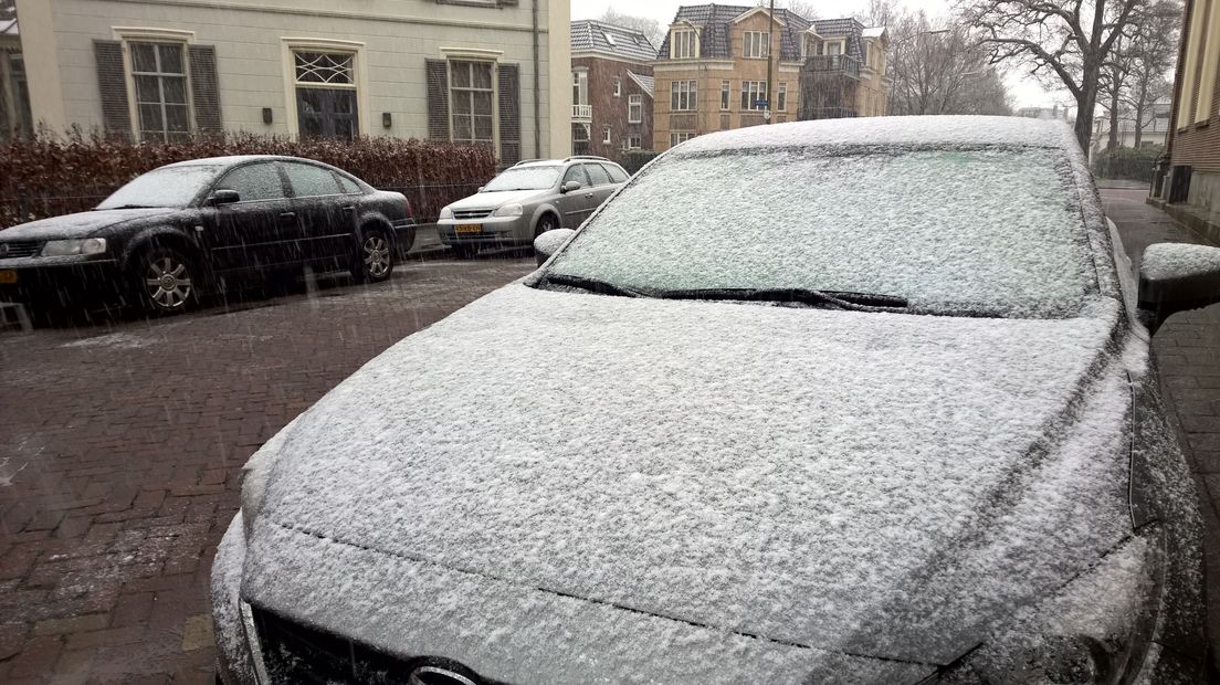 Sneeuw op auto's