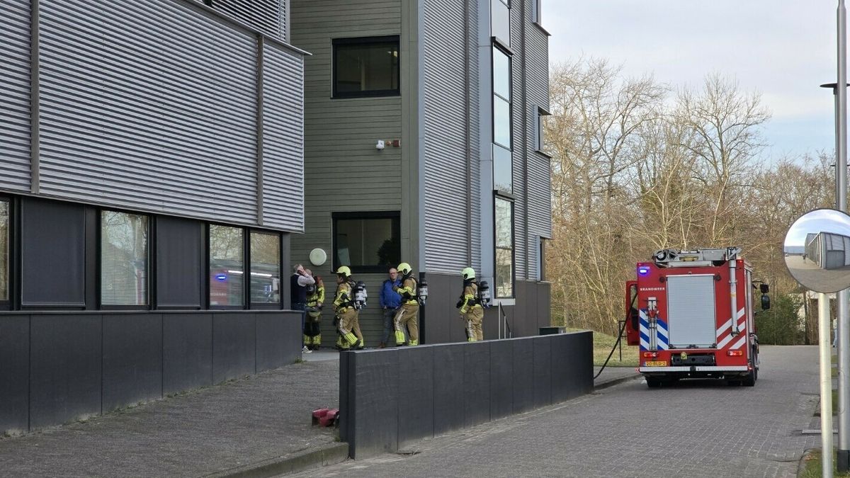 Gebouw Wetterskip Fryslân tijdje ontruimd geweest vanwege ontplofte batterij