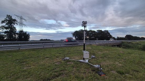 Is deze nieuwe camera langs de weg een flitspaal, of toch iets anders? Nieuws