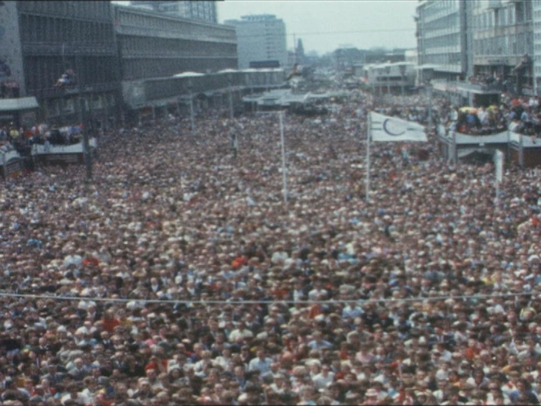 De Coolsingel stroomde 7 mei 1970 vol voor de huldiging van Feyenoord