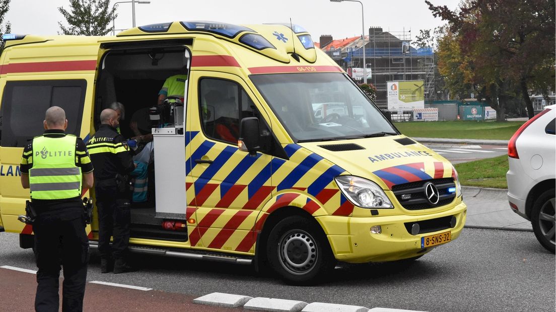 Het ongeluk tussen de auto en fietser gebeurde voor het gemeentehuis van Hardenberg