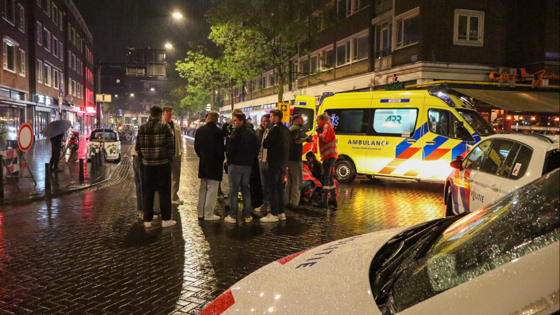 Automobilist rijdt door na aanrijding op Meent en laat vrouw gewond achter.