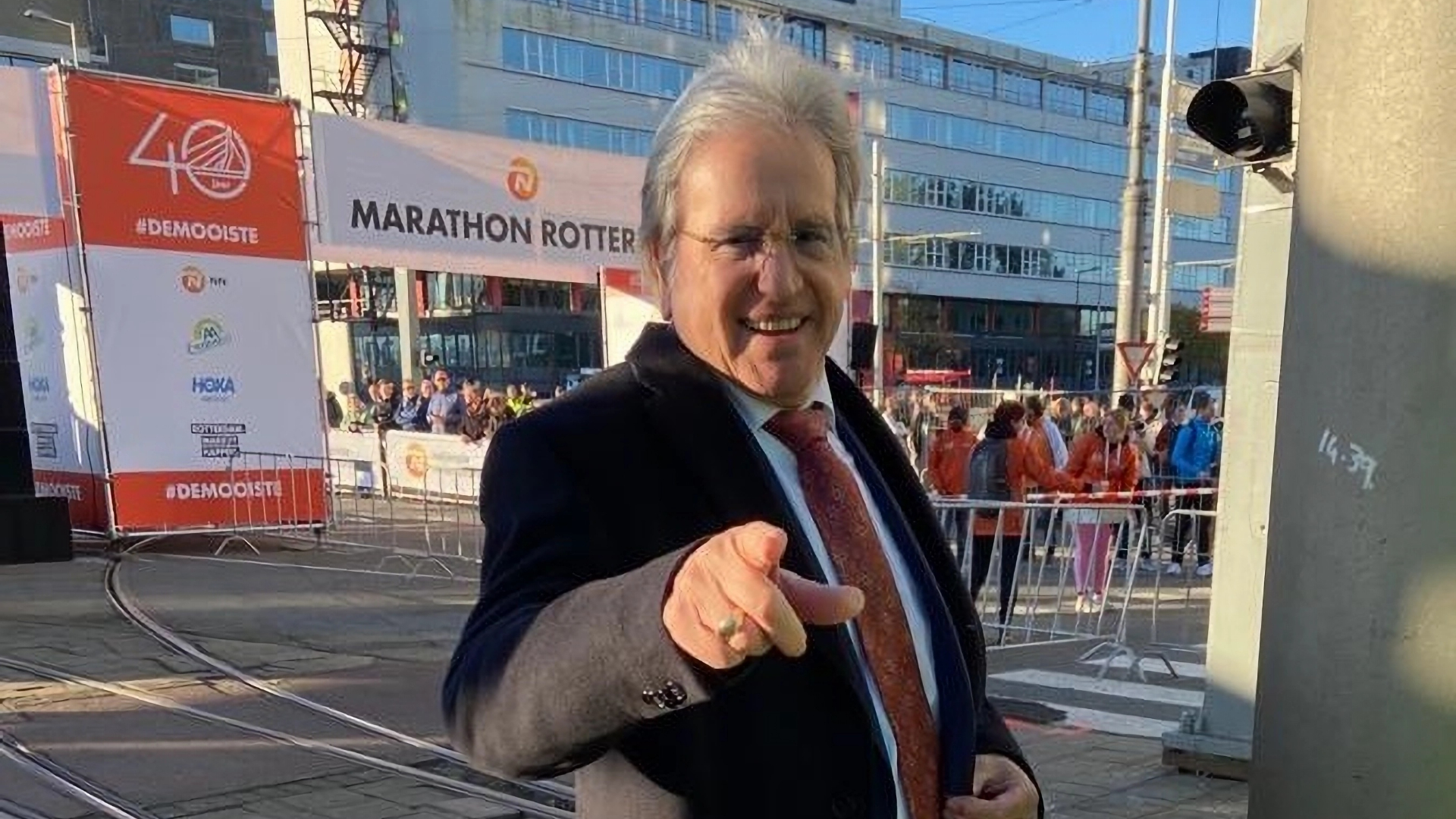 Lee Towers bij de 40ste marathon van Rotterdam.