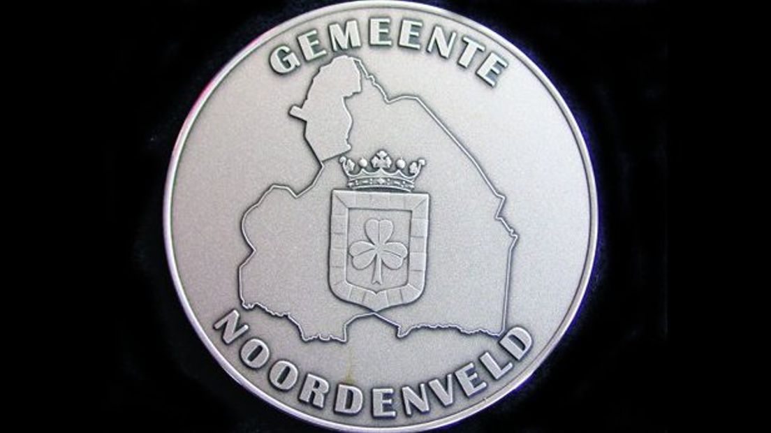 De zilverenlegpenning van de gemeente Noordenveld (Rechten: archief RTV Drenthe)