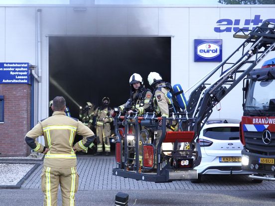 Brand bij Autobedrijf Assen