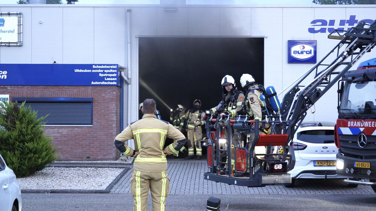 Brand bij Autobedrijf Assen