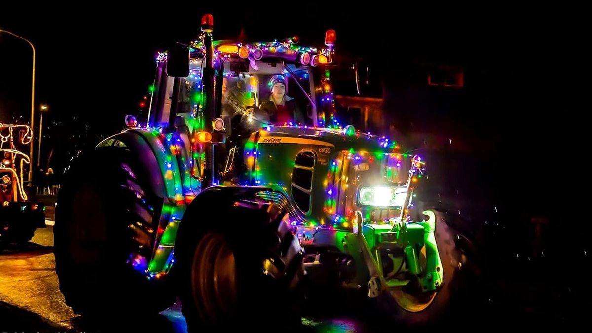Discotrekkers rijden toeterend langs verzorgingshuizen in Westerkwartier