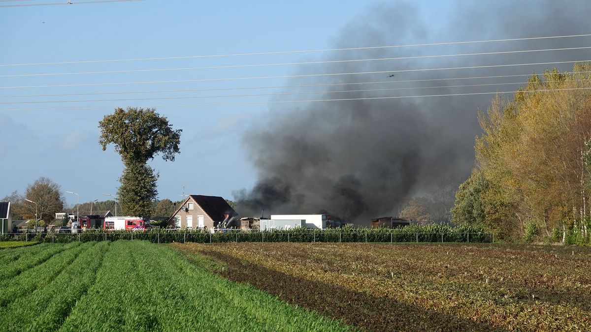 Grote brand in schuur Schuinesloot