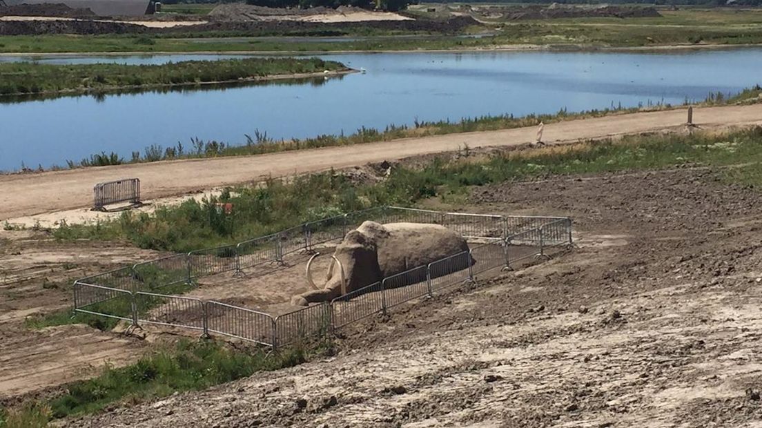 Mammoet Goliath onthuld in Kampen