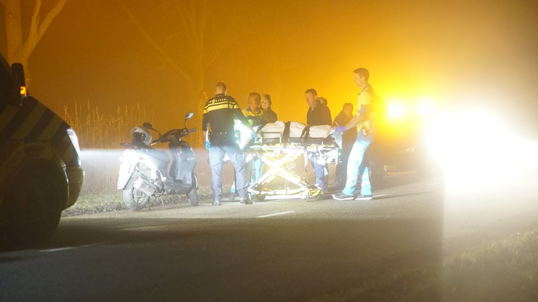 Door onbekende oorzaak raakte een scooterrijdster gewond