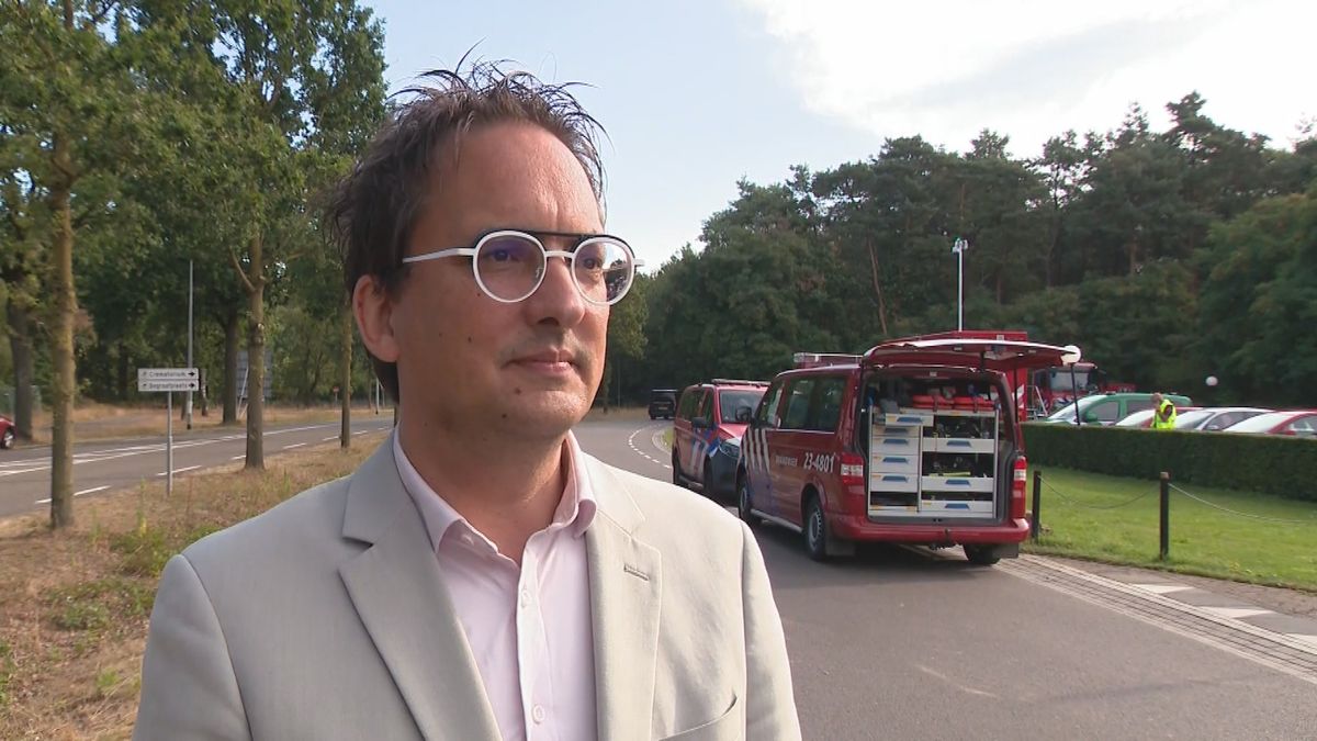 Burgemeester Venray spreekt waardering uit voor brandweerlieden: 'Ze werken keihard'