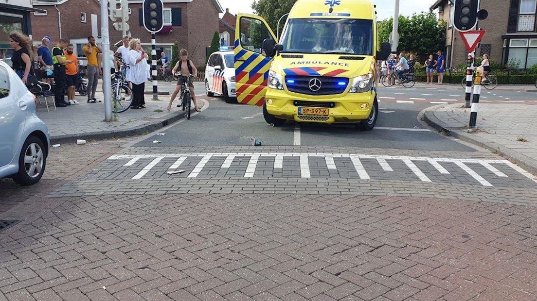 Fietser naar ziekenhuis na aanrijding in Hengelo