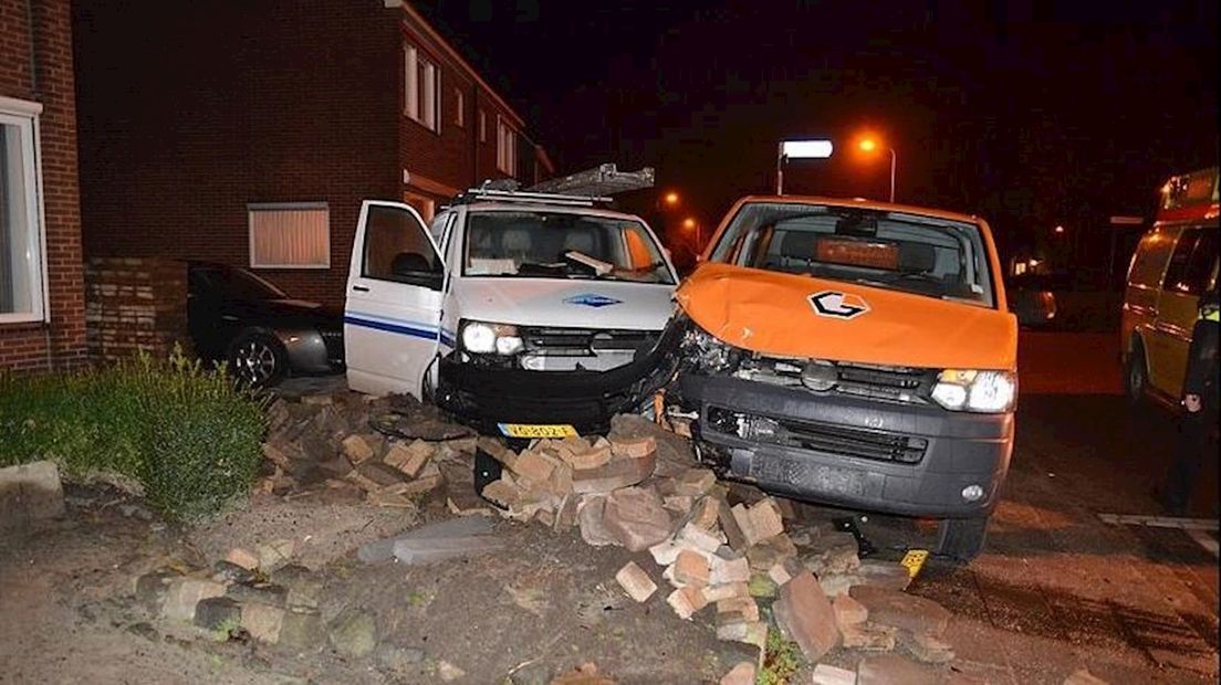 Busjes op elkaar in Genemuiden