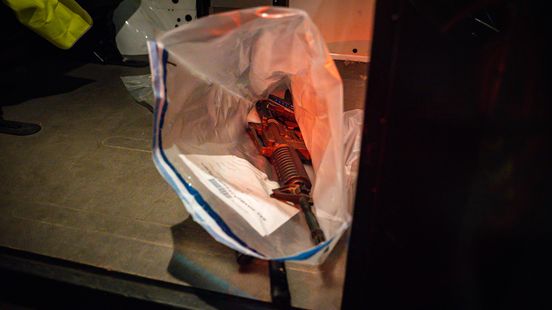 Aanhouding voor wapenvondst in woning na melding over steekpartij