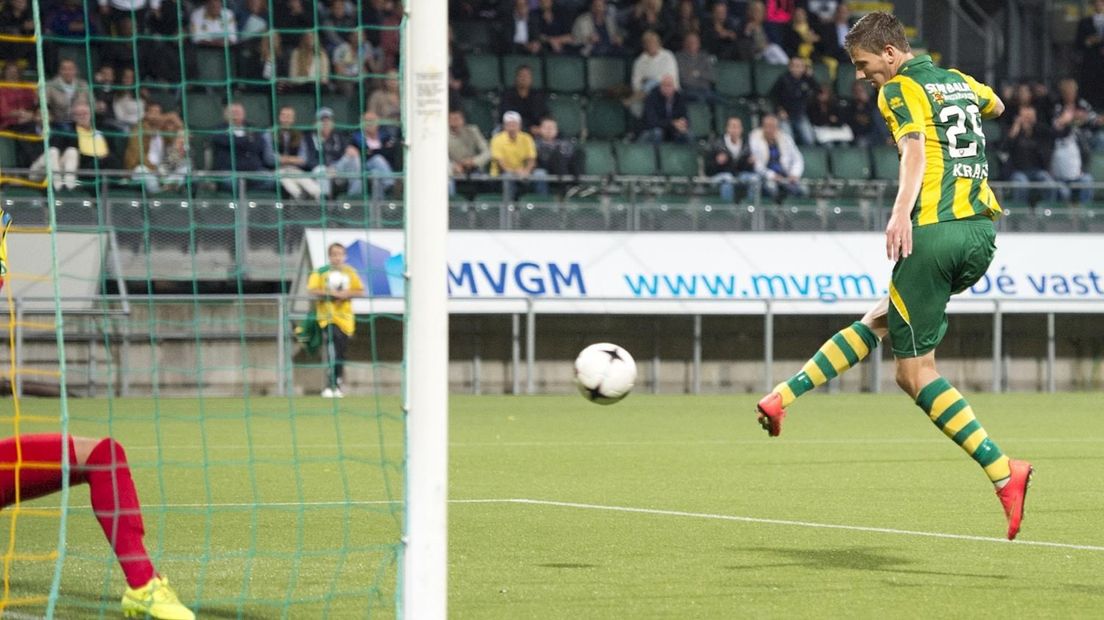 Michiel Kramer schiet de 1-1 binnen