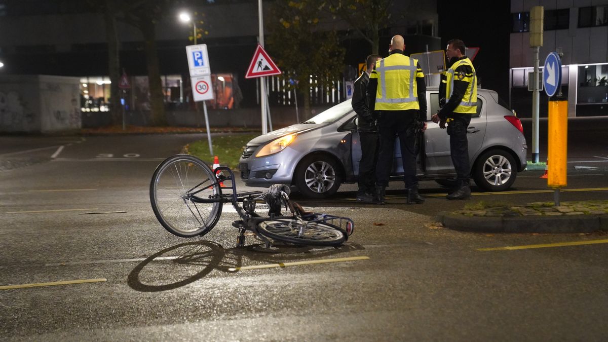Fietsster gewond bij aanrijding Deventer