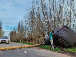 Achtervolging eindigt in crash: voetgangers moeten opzij springen