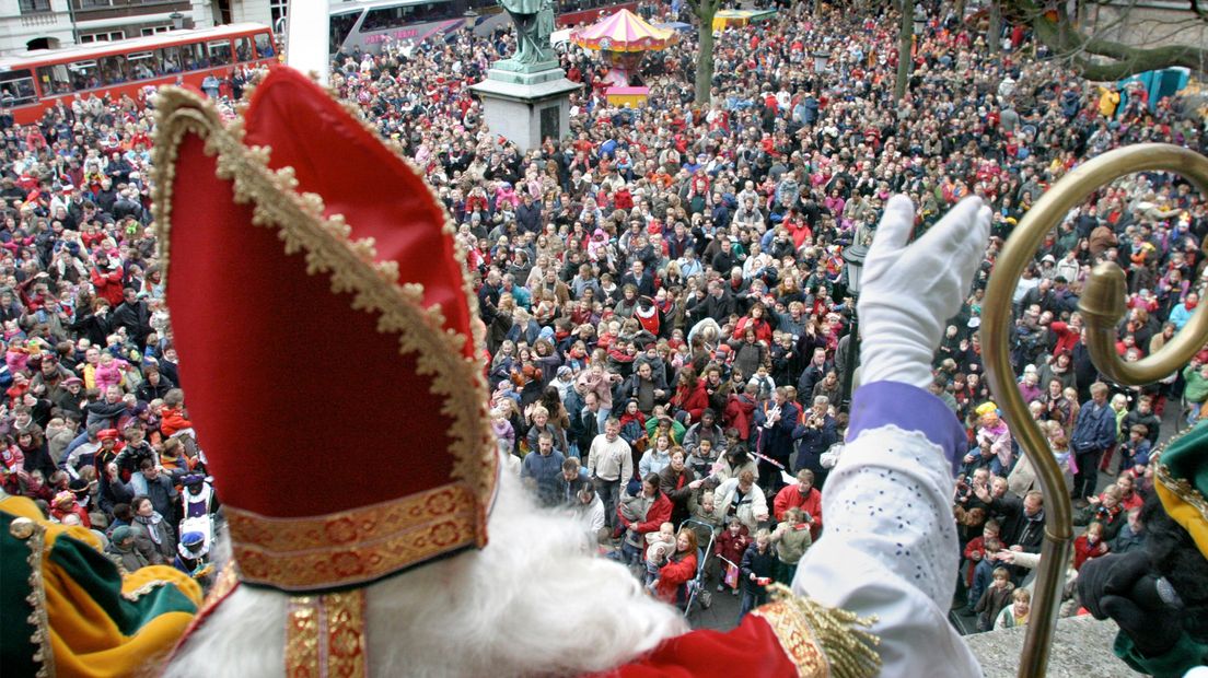 Utrechters verwelkomen Sinterklaas al jaren op het Domplein.