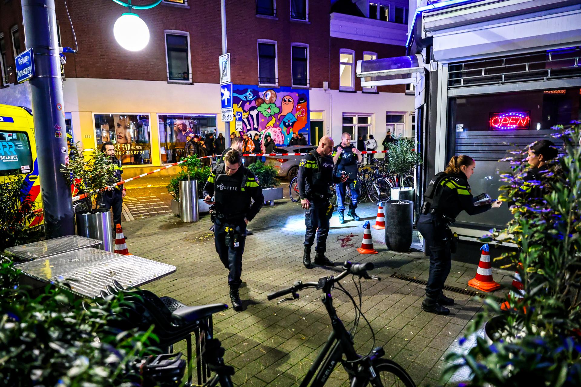 Schietpartij Bij Café In Centrum Rotterdam | Man Neergestoken Na Ruzie ...