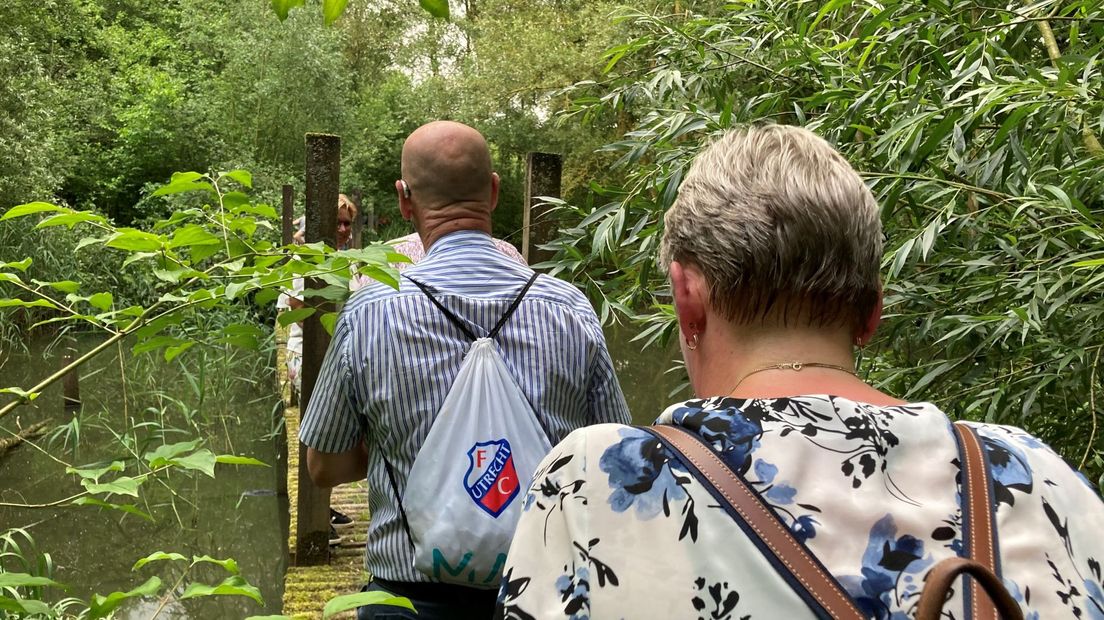 Door een verkeerde afslag neemt de groep een spannende route.