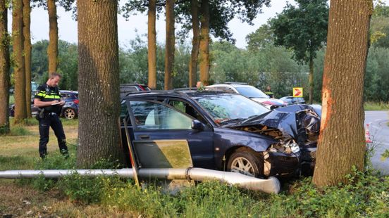 Man gewond na zware botsing in Barneveld