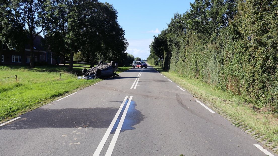 Auto op zijn kop bij Nieuwerkerk