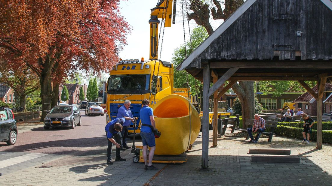 Grootste klomp ter wereld staat weer voor het klompenmuseum in Enter