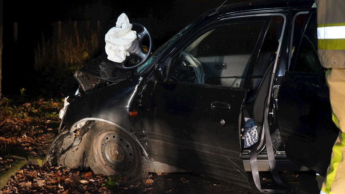 Twee personen gewond bij eenzijdig ongeval in Dedemsvaart