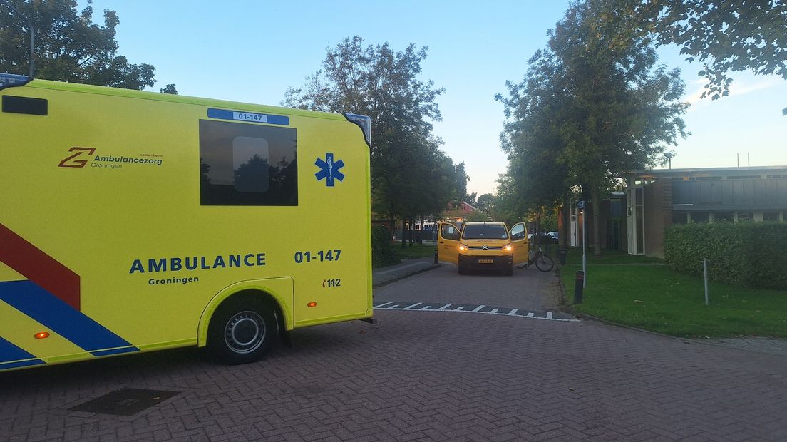 Een ambulance in Bedum