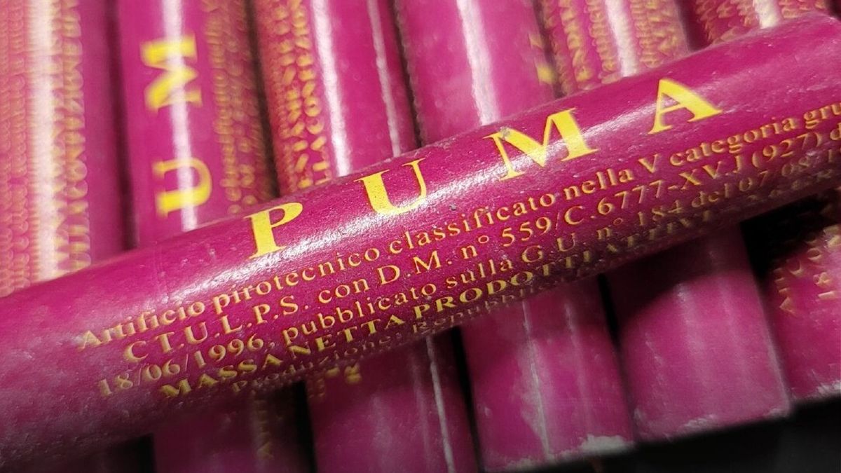 Illegaal vuurwerk en carbidbus in beslag genomen in Nieuw-Weerdinge
