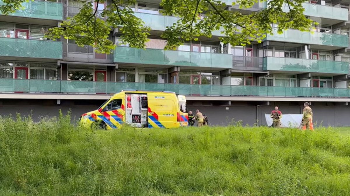 Persoon valt uit flatgebouw Venray