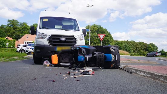 Man in scootmobiel aangereden op rotonde