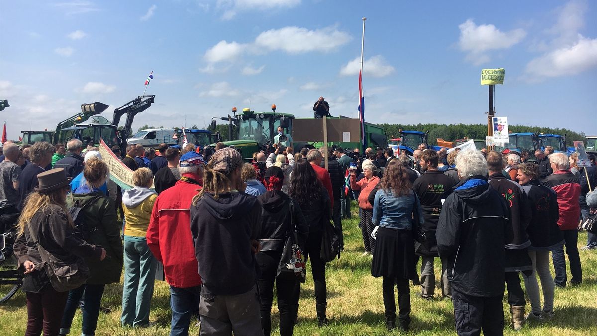 Boeren in actie na beving Westerwijtwerd: 'Het is stress in de pokkel'