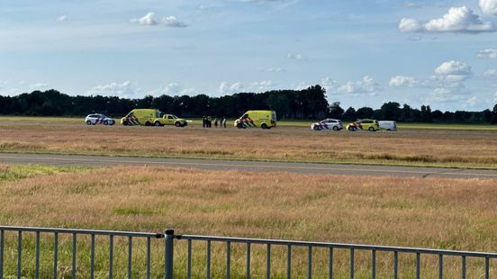 Traumahelikopter ingezet na misgelopen parachutelanding bij Teuge