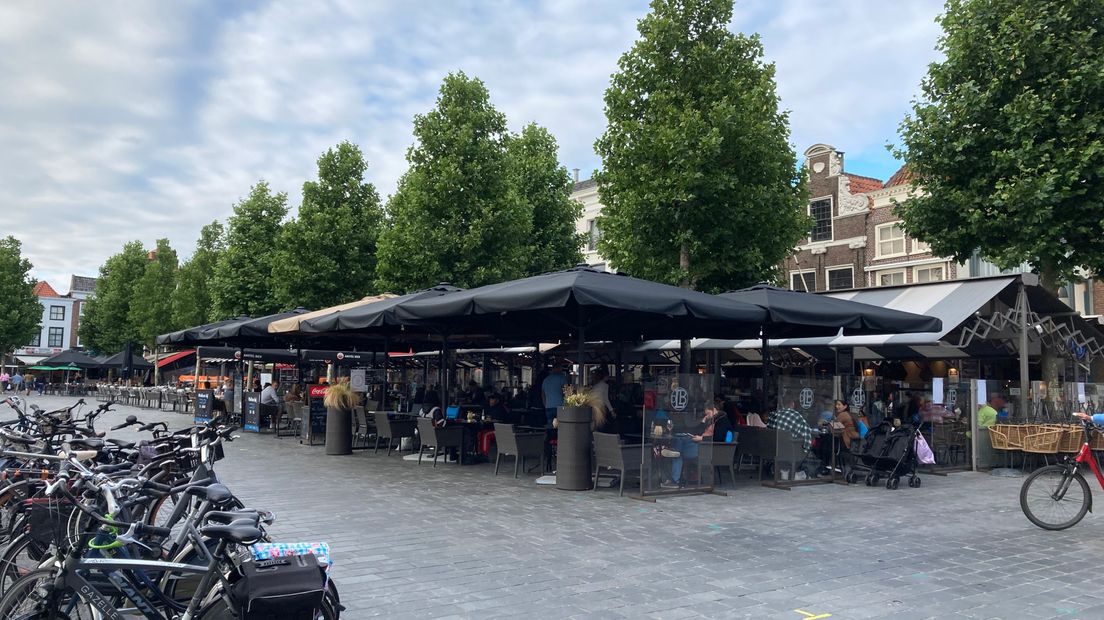 De terrassen op de markt in Goes