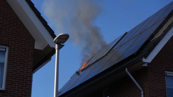 Zonnepanelen in brand in Staphorst | Flinke schade bij aanrijding in Zwolle. Zonnepanelen in brand in Staphorst | Flinke schade bij aanrijding in Zwolle.