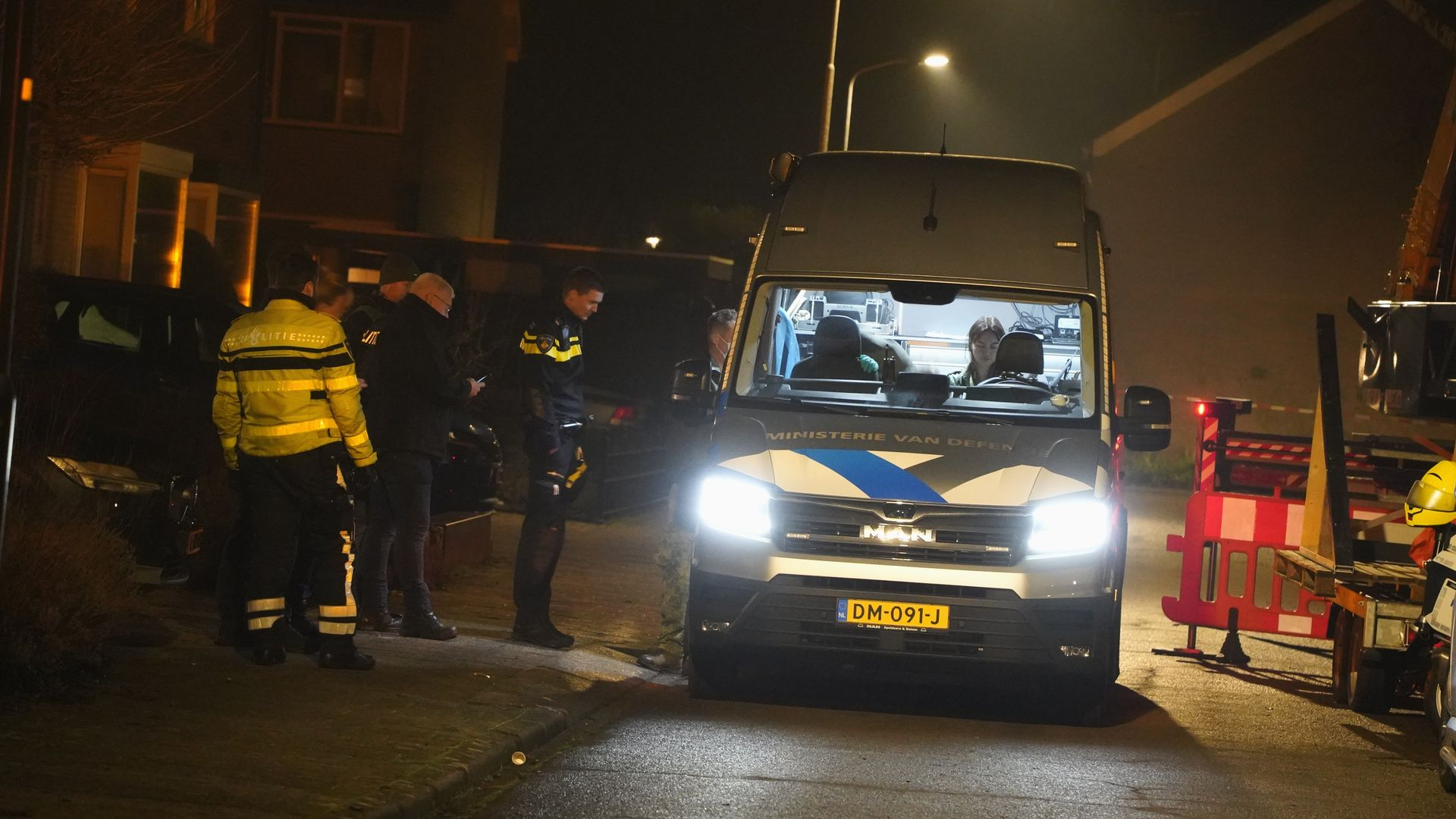 Foto: Straat urenlang afgesloten na vondst illegaal vuurwerk