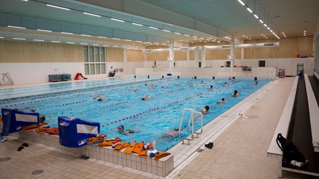 Zwembad de Waterlinie in Culemborg moet met onmiddellijke ingang de deuren sluiten. Het zwembad is te gevaarlijk voor zwemmers. Dat zegt de provincie Gelderland.