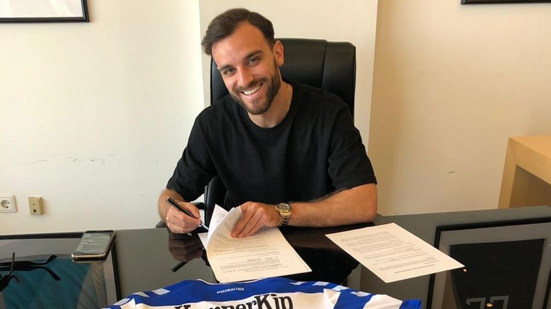 Giannis Mystakidis verlengt zijn contract bij De Graafschap.