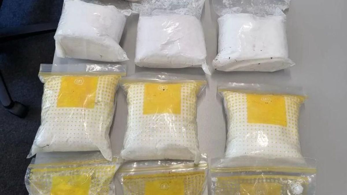 Drugs en vuurwapens aangetroffen op boten in Wessem: man probeerde te vluchten, maar keerde om