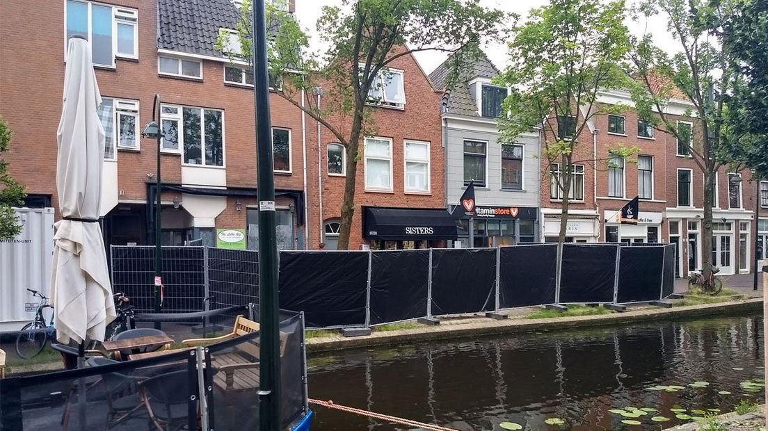 De politie onderzoekt dinsdagochtend een schietpartij in Delft. Verschillende straten in het centrum zijn afgesloten, onder meer een deel van de Molslaan en de Beestenmarkt.