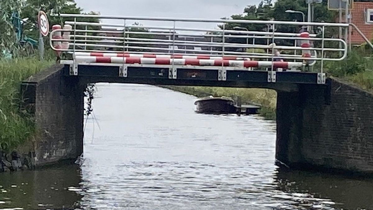 Watersporters slaan alarm: brug mogelijk verder verzakt dan gedacht