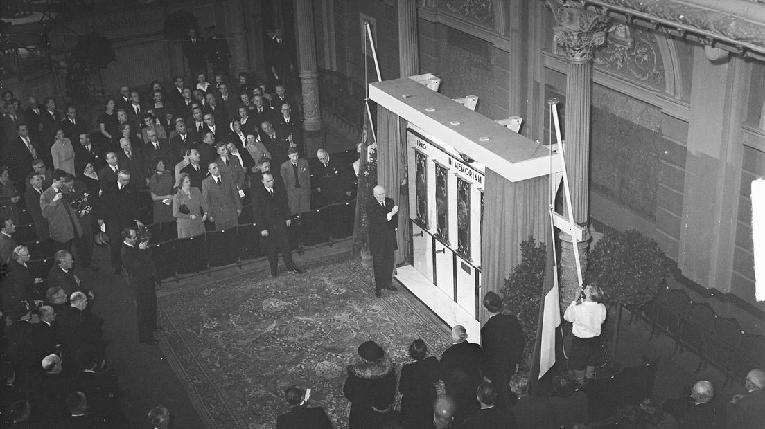 Onthulling van het KNVB-monument in 1949 door Pim Mulier (Rechten: Nationaal Archief/Noske, J.D.)