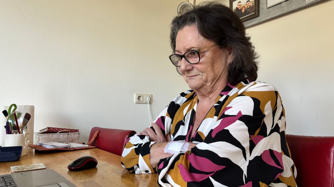 Dorothee Gassen vroeg een mantelzorglintje aan voor Anita de Groot