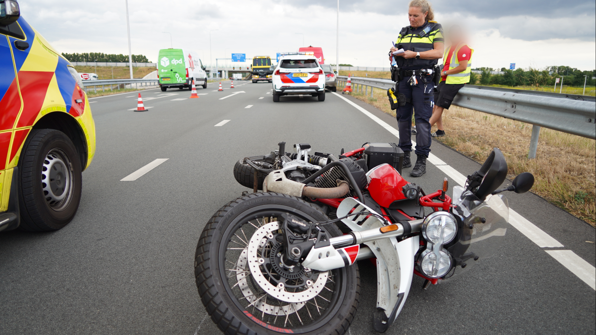 De motorrijder ging onderuit op de N471.