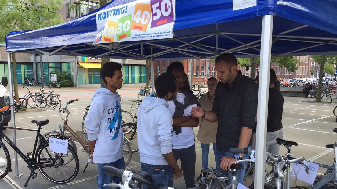 Politie verkoopt gestolen fietsen in Enschede