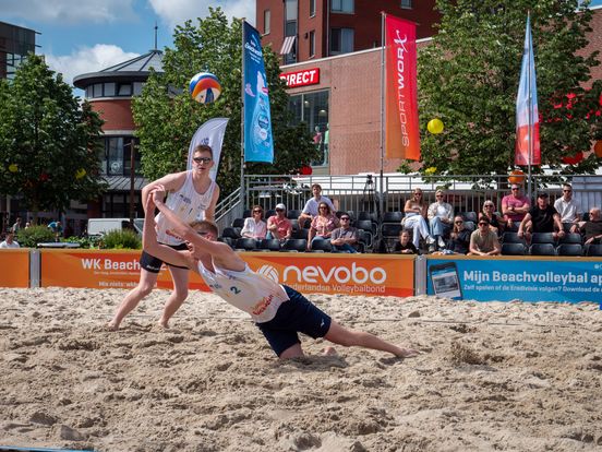 Beachvolleybal in hartje Assen: Sudosa-spelers genieten van unieke setting