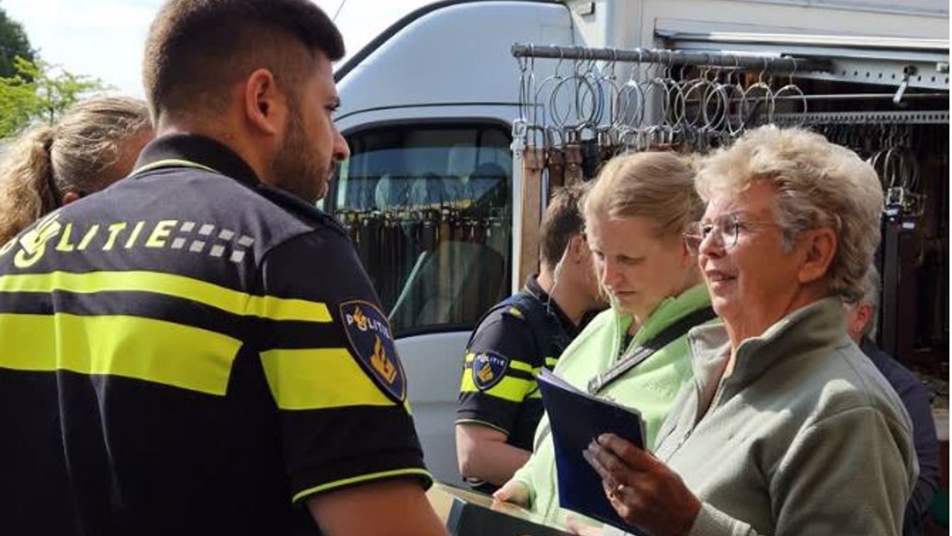 Nepagenten Stelen Met Babbeltruc Waardevolle Spullen - Rijnmond